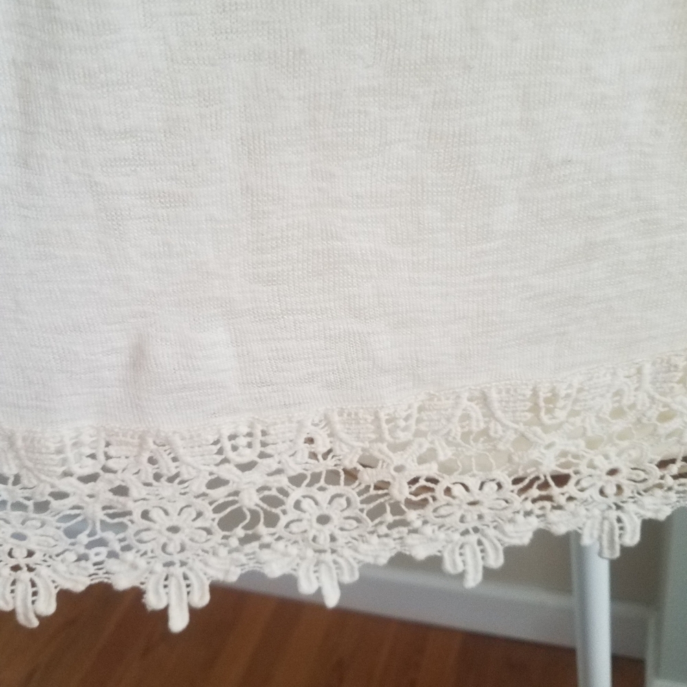 Bobeau Boho Lace Hem Cream Color Top Large - Picture 5 of 9